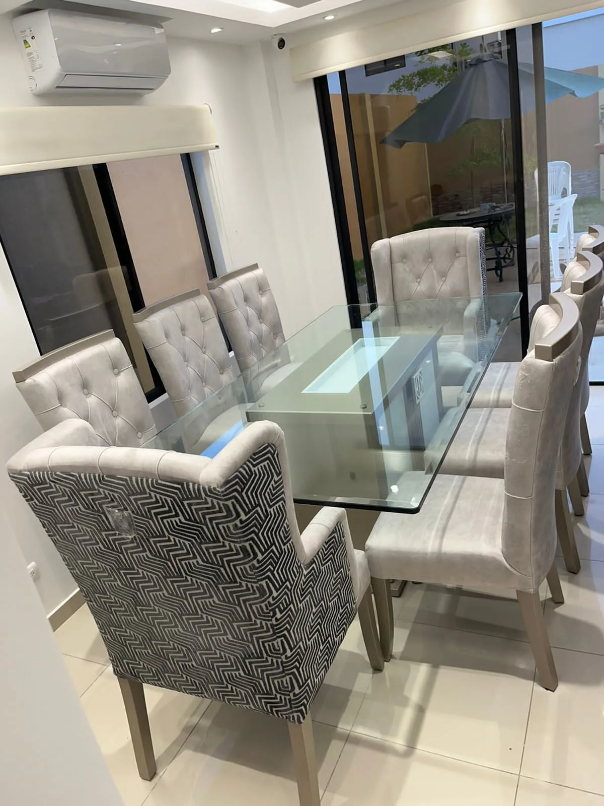 Comedor mesa mármol con borde tallado en madera plateada/dorada