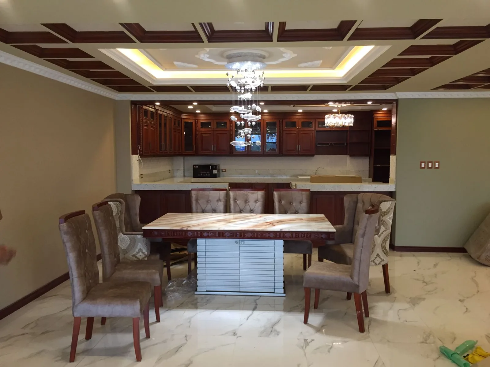 Comedor mesa vidrio con base gabinete