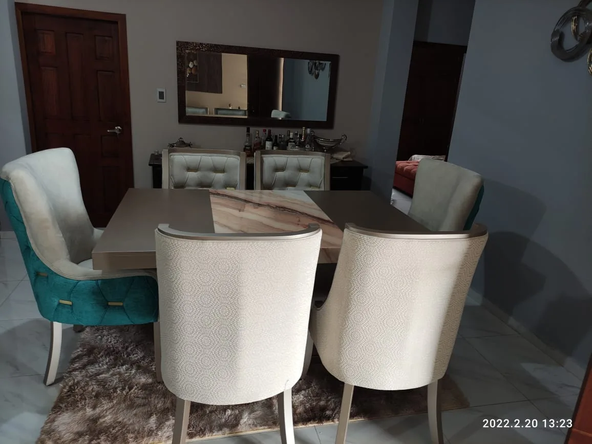 Comedor muestra comparativa de acabados de tablero de mármol (dos tonos)