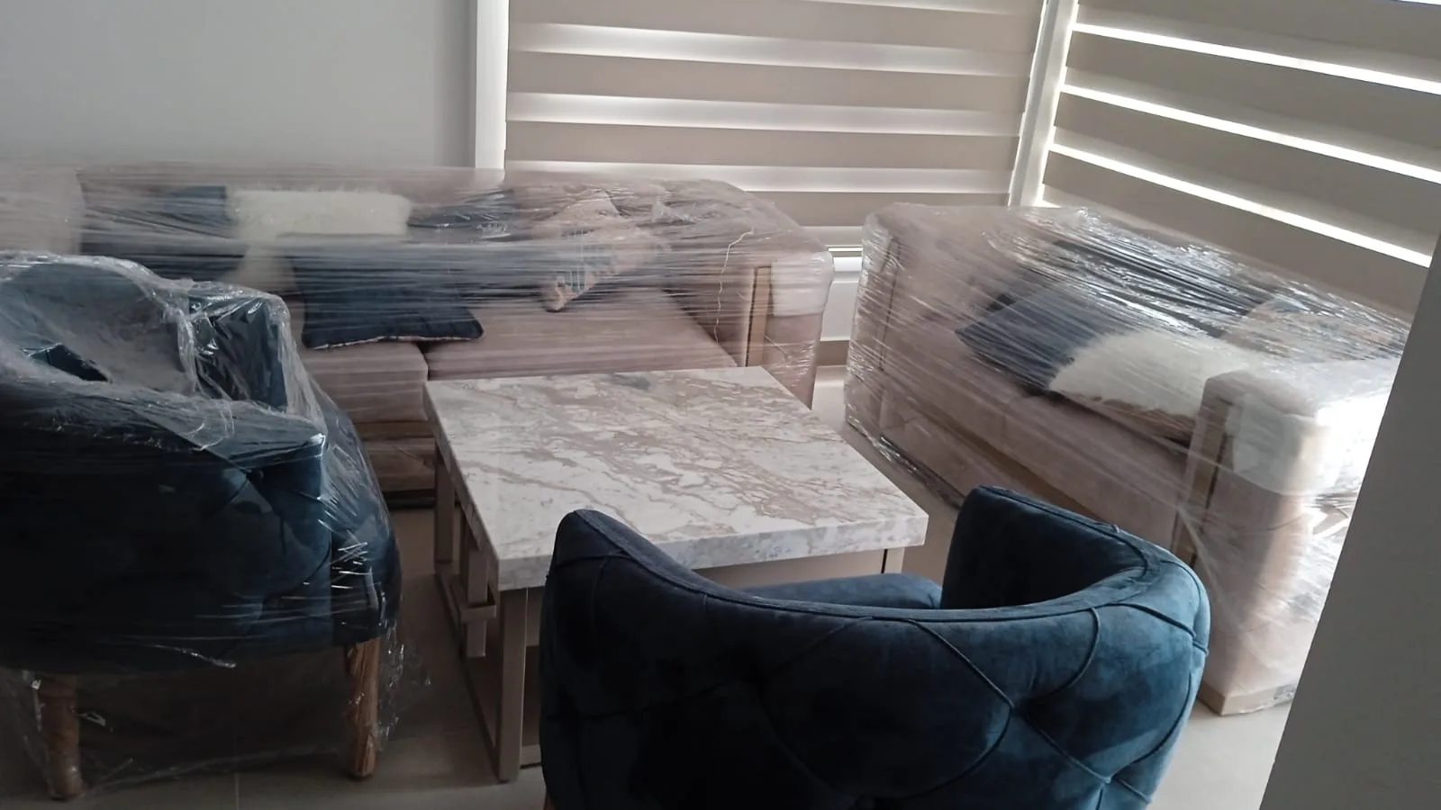 Juego de comedor 6 puestos, efecto mármol (losa lisa sin friso)