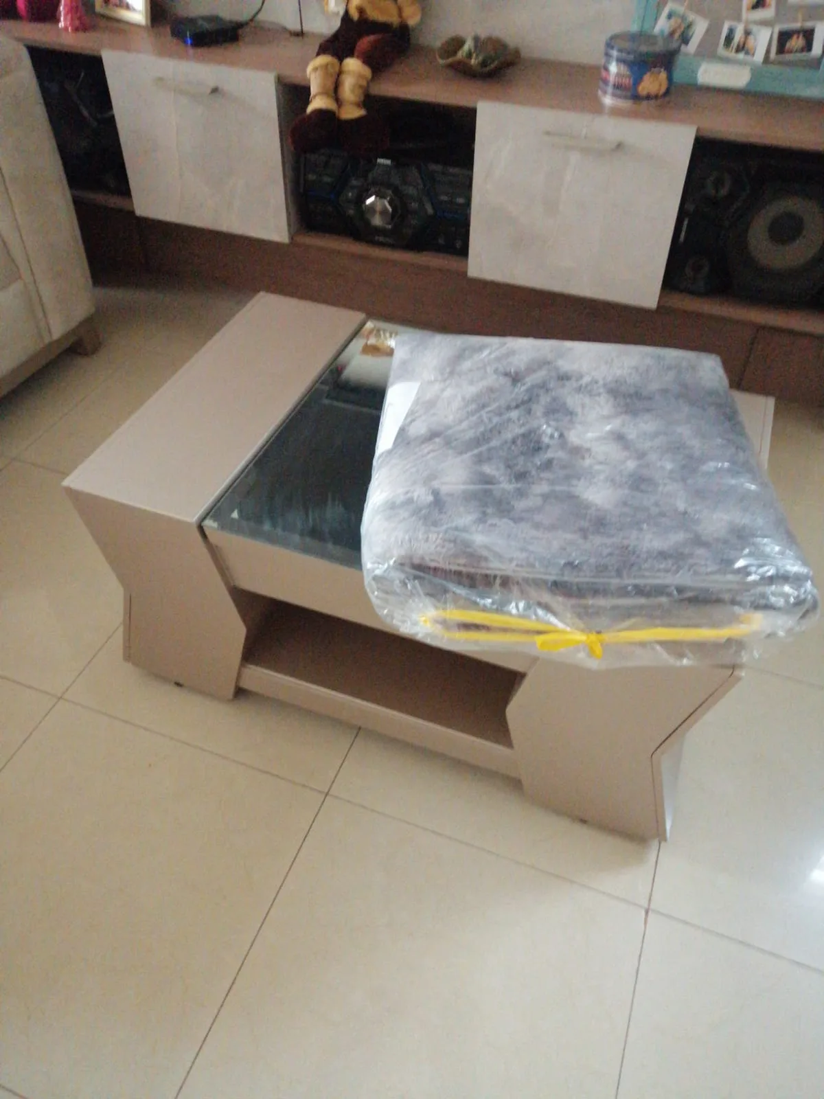 Mesa de centro multifuncional con tapa espejada