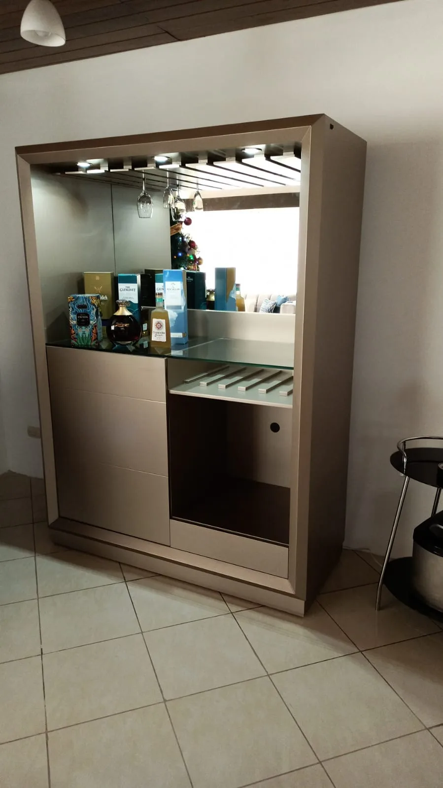 Torre bar champagne con repisa de vidrio